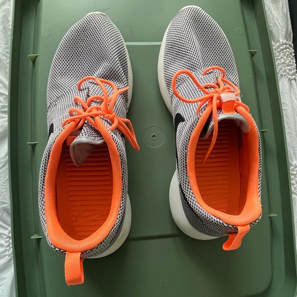 Nike Roshe One - Picture 2 of 5